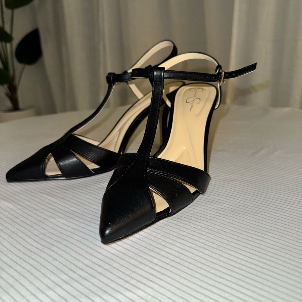 Elegant Black Strappy Heels - Picture 3 of 4